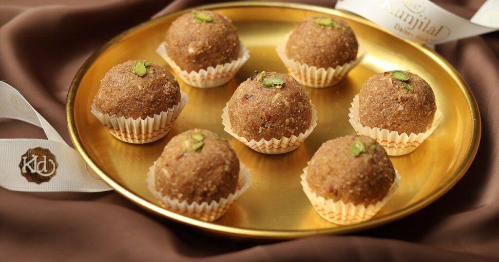 Kunjilal Dalsev Wale - How Kunjilal Dalsev Wale Crafts the Best Gond Laddu in India